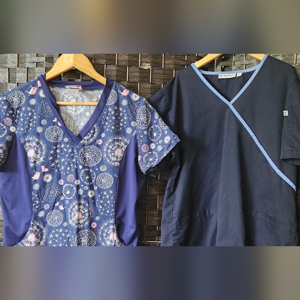 🐞3/33🐞 2 Scrub tops